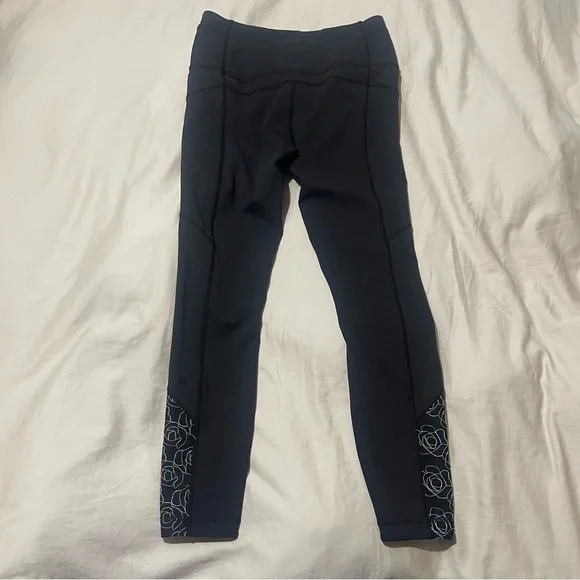 Lululemon Limited Edition Lucent Ice Queen Tight Size 6 - Picture 8 of 12